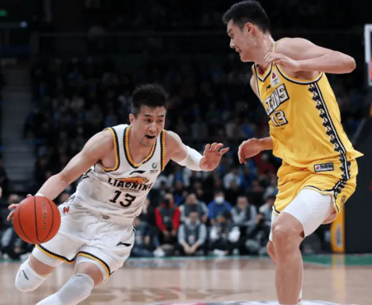 天津男篮主场击败对手，提前锁定季后赛资格的简单介绍