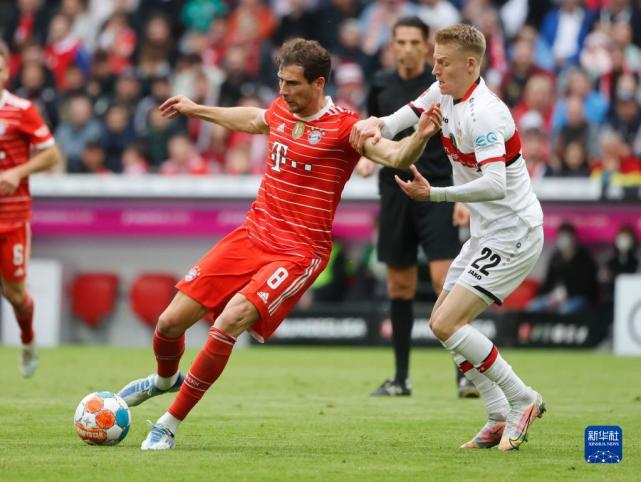 关于斯图加特球员观战比赛，积极总结学习经验的信息