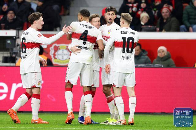 关于斯图加特球员观战比赛，积极总结学习经验的信息